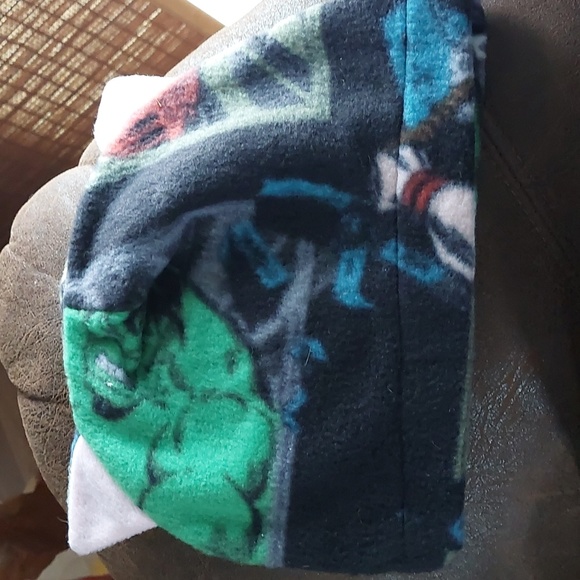 Marvel tuque with ears - Picture 2 of 2